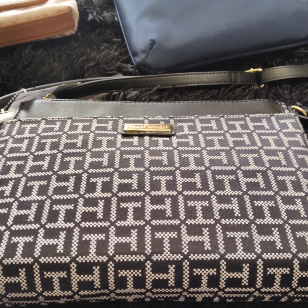 Tommy Hilfigers Purse